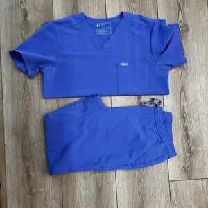 Figs light purple scrub set- men’s medium